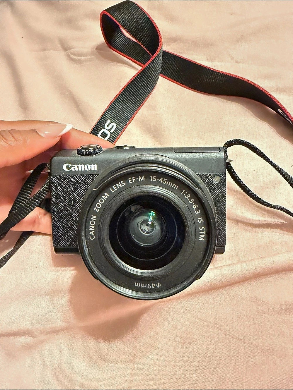 Canon EOS M200 Mirrorless Digital Camera with EF-M 15-45mm f/3.5-6.3 IS STM Lens
